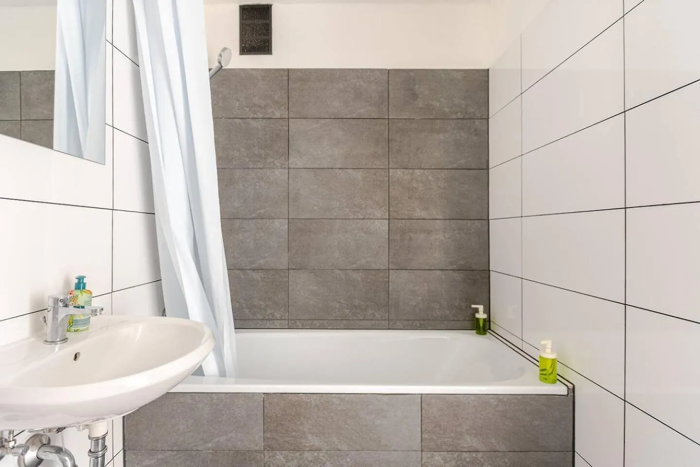 Apartment Zimmer Mit Flair Koeln-Messenaehe