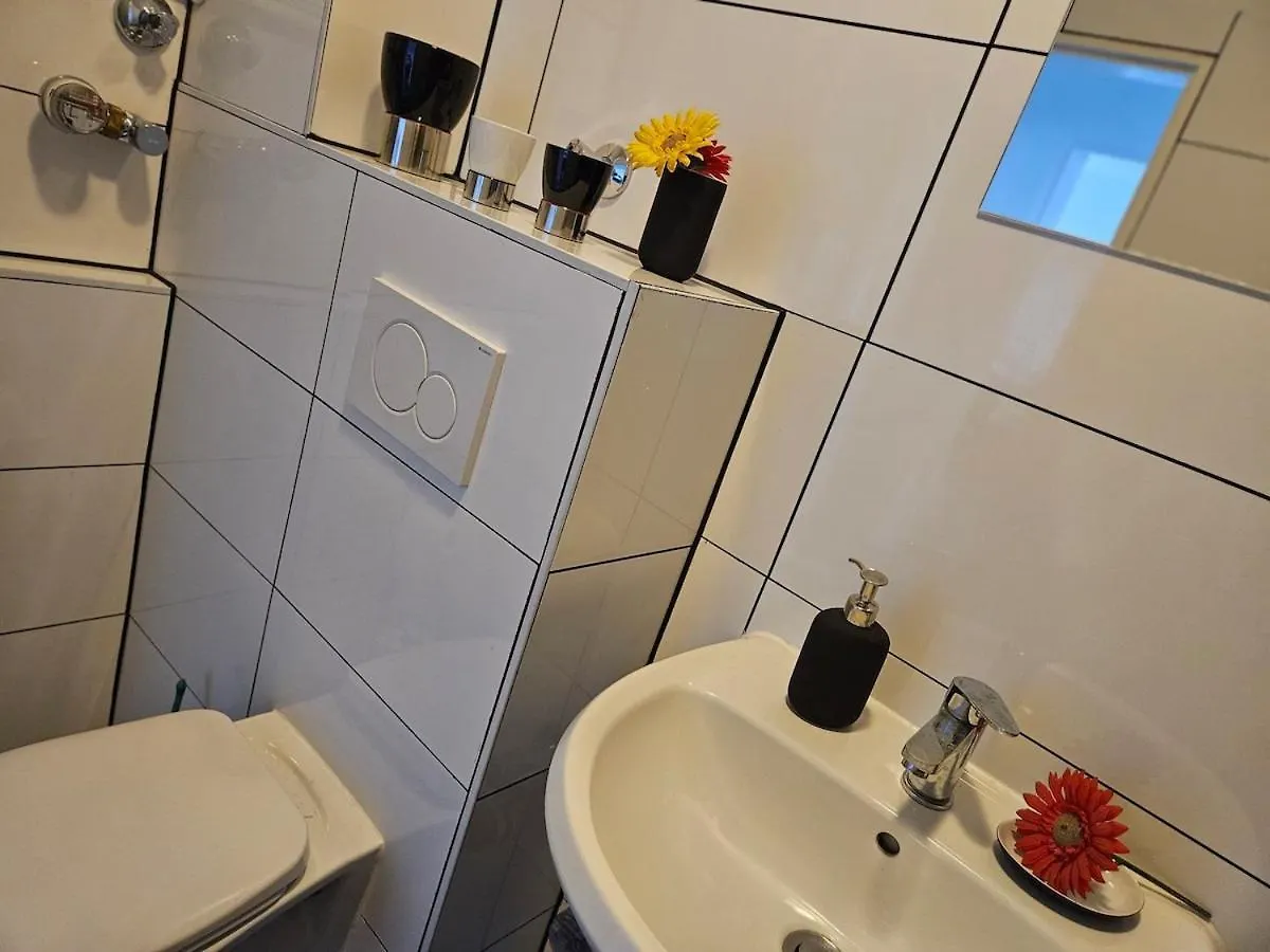 Zimmer Mit Flair Koeln-Messenaehe 0*, Cologne